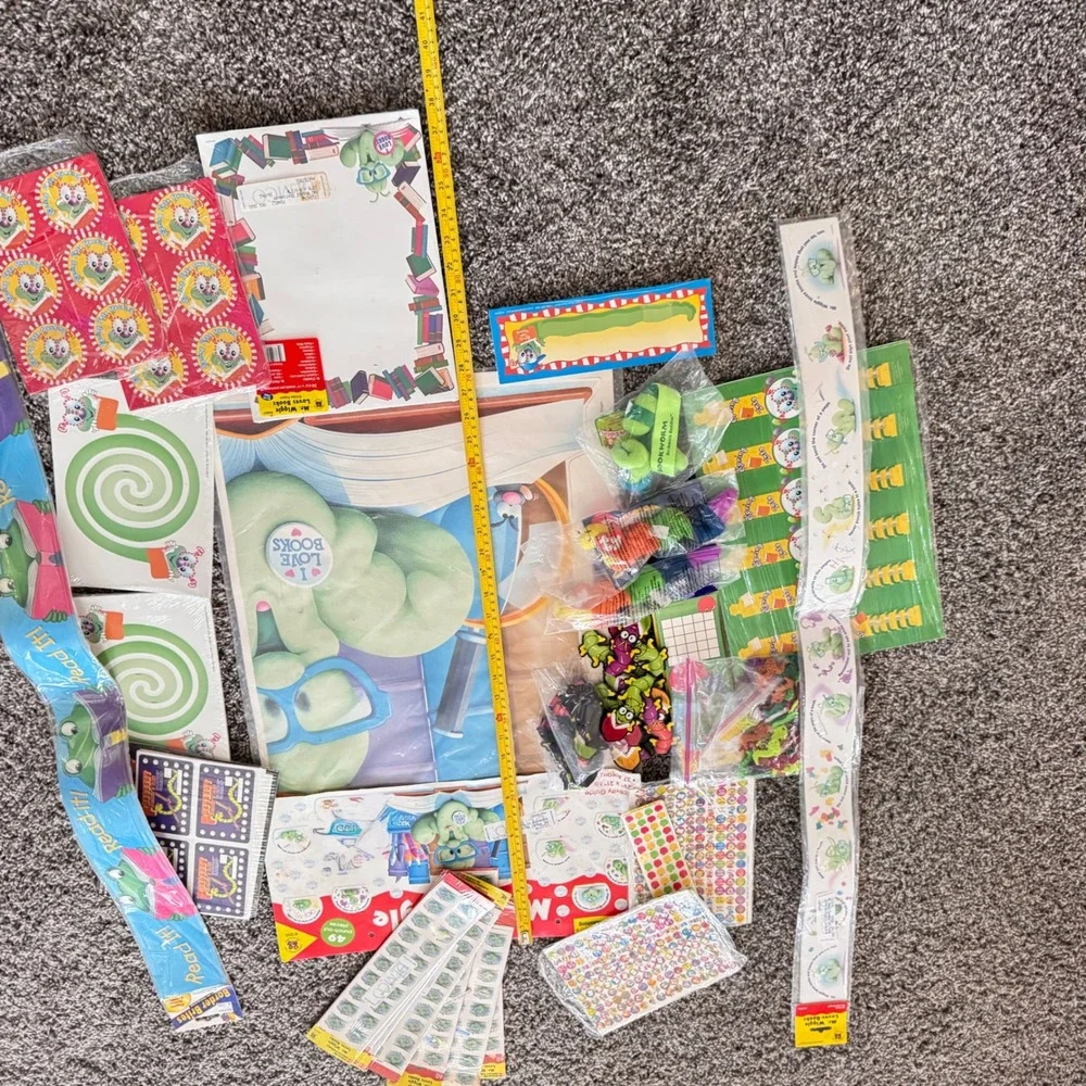 Mr. Wiggle Lover Books Bulletin Board Kit Stickers Classroom Teacher vintage NOS